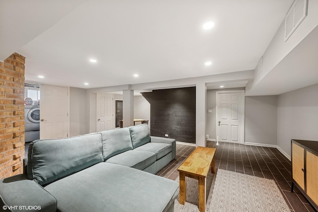 living room with recessed lighting, wood finish floors, visible vents, baseboards, and washer / dryer