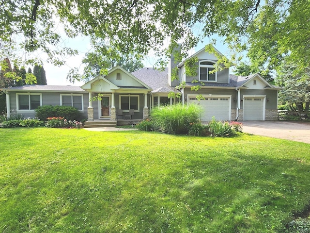 craftsman house featuring a garage and a front lawn