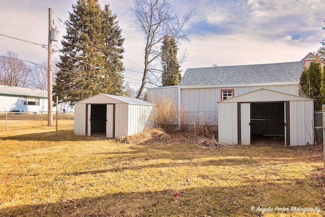 view of yard with a storage shed