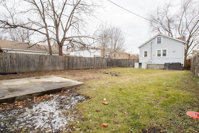 view of yard featuring a patio area