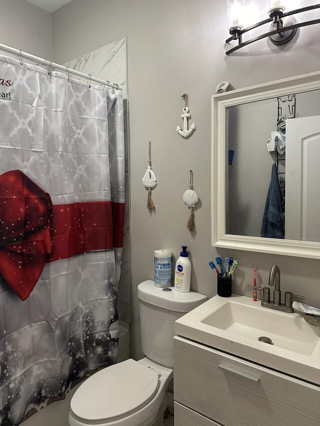 full bathroom featuring vanity and a shower with shower curtain