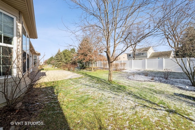 view of yard featuring a patio area