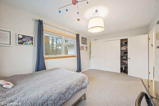 bedroom with carpet flooring and a closet