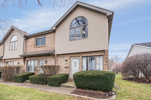 view of front of house with a front lawn