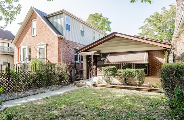 view of front property featuring a front yard