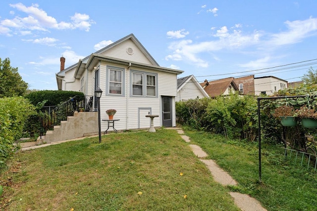 back of house featuring a yard