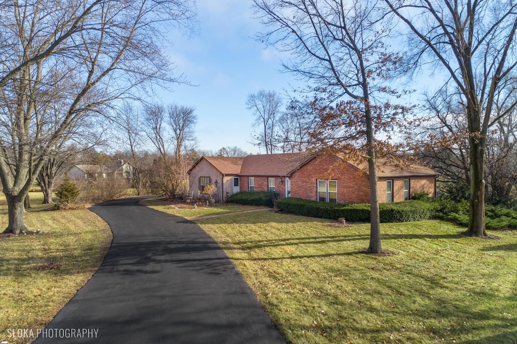 ranch-style home with a front yard