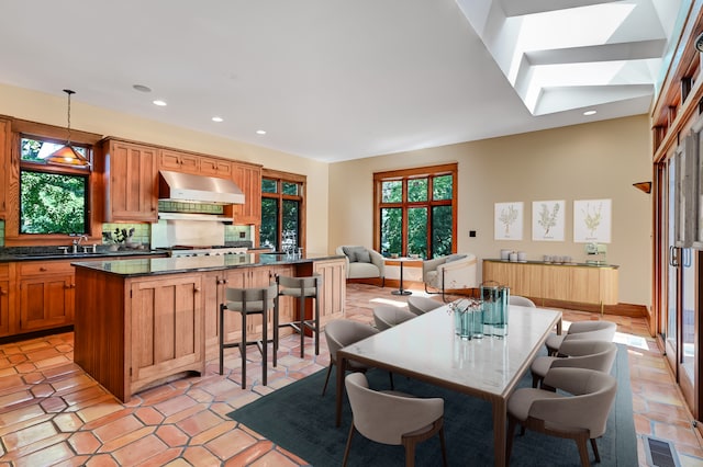 dining area featuring sink and a skylight