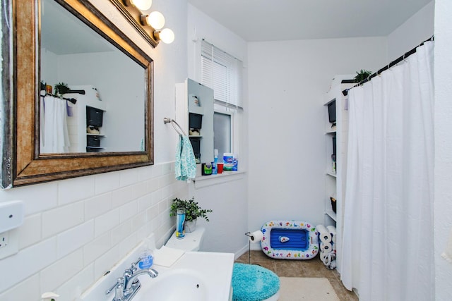 bathroom featuring sink