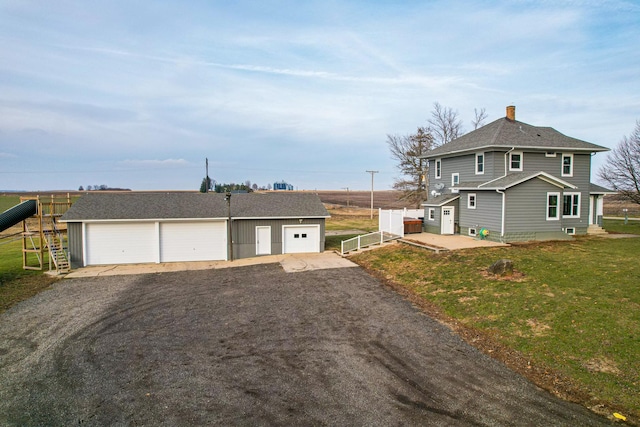 view of front of property featuring a front lawn and an outdoor structure