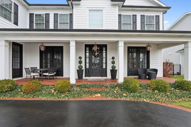 property entrance featuring a porch