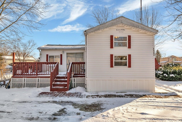 view of front of property featuring a wooden deck