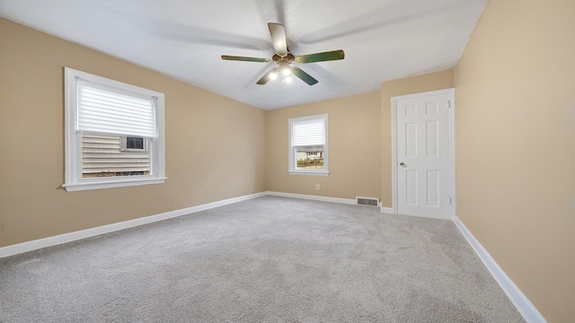 unfurnished room with light carpet and ceiling fan