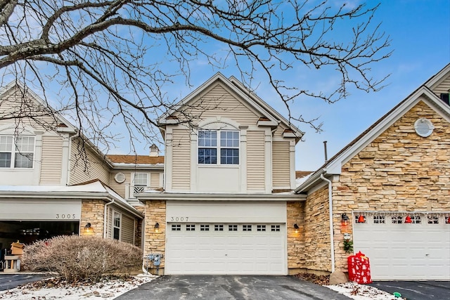 view of front property featuring a garage