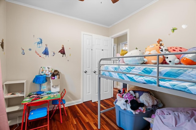 bedroom featuring ceiling fan, crown molding, and dark wood-type flooring