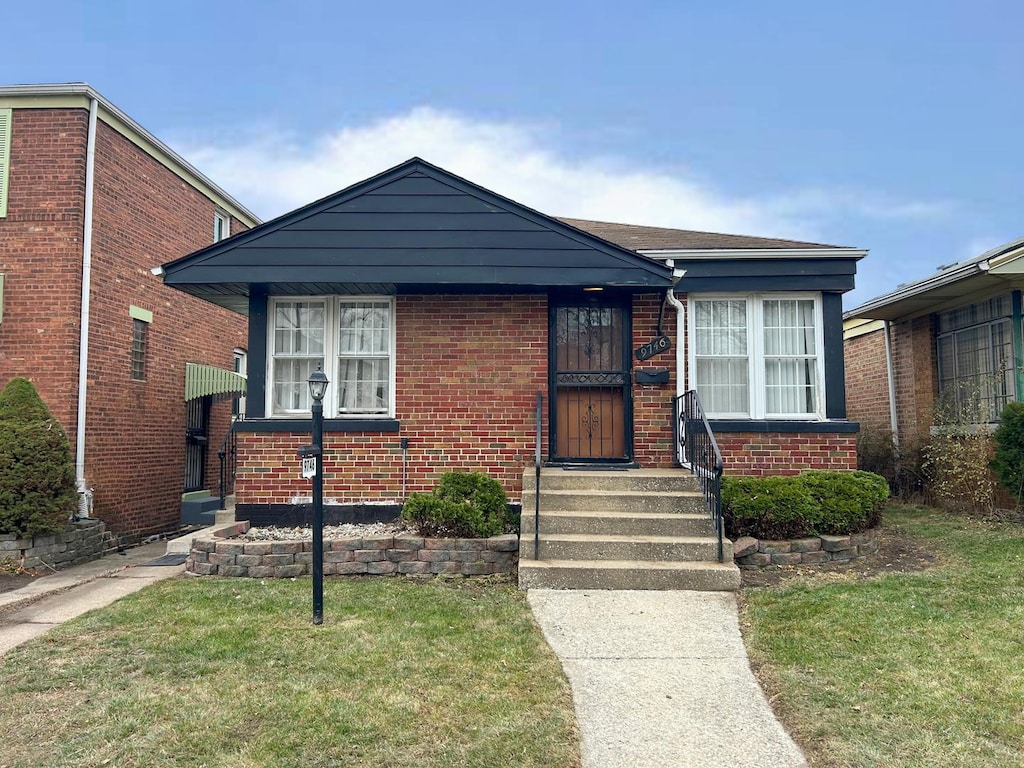 bungalow-style home featuring a front yard