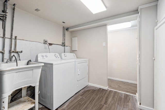 washroom with dark wood-type flooring and washing machine and clothes dryer