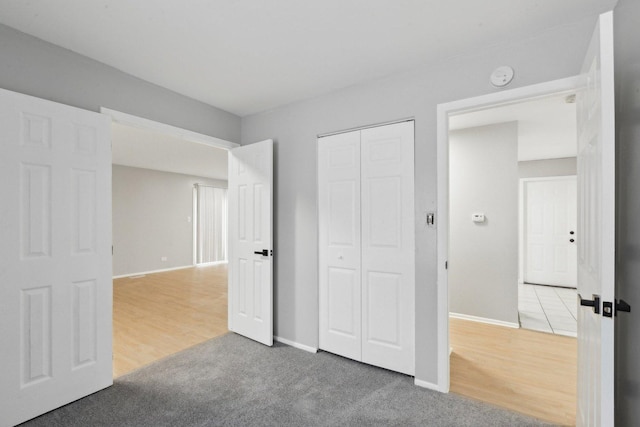 unfurnished bedroom featuring carpet flooring and a closet