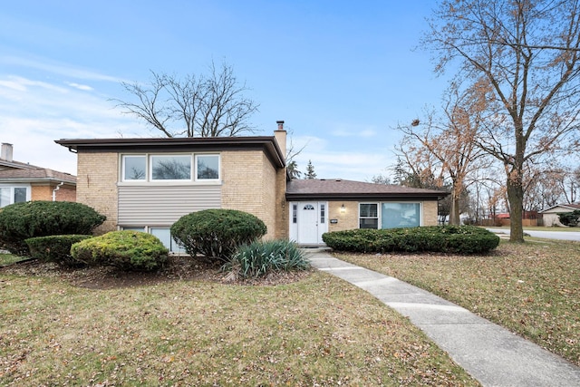 split level home with a front lawn