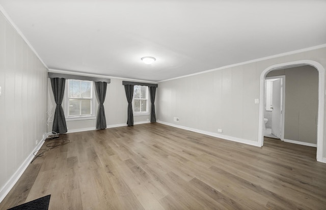 unfurnished room with light hardwood / wood-style flooring and crown molding