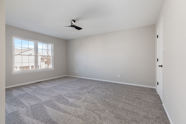 carpeted empty room featuring ceiling fan