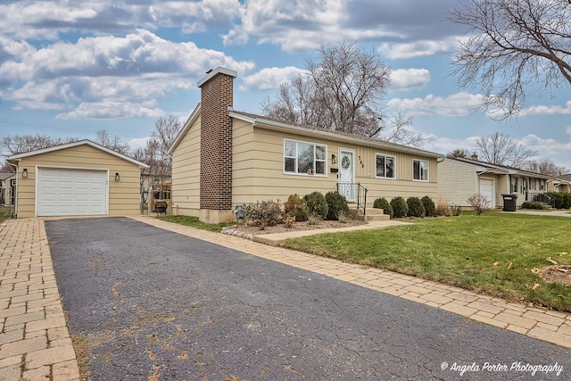 view of front of home featuring a garage and a front yard