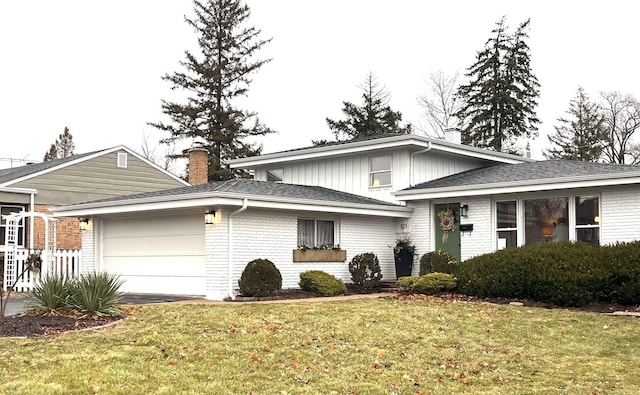 view of front of property featuring a garage and a front yard