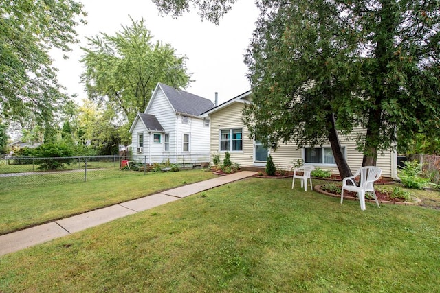 view of front of house featuring a front lawn