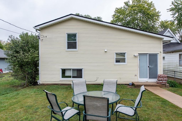 back of house featuring a lawn