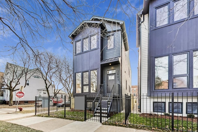 view of front of house with a fenced front yard