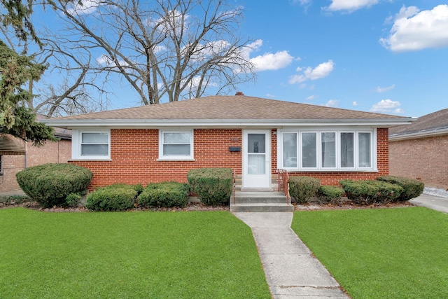 view of front of home featuring a front yard