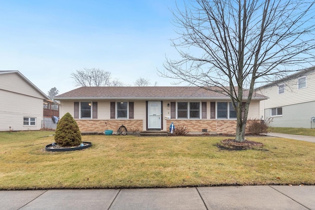 single story home featuring a front lawn