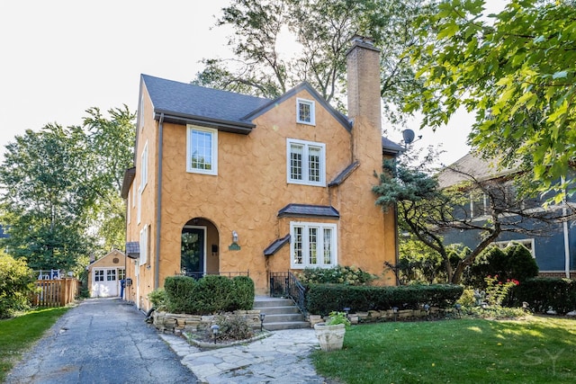 view of front of house featuring a garage and a front yard