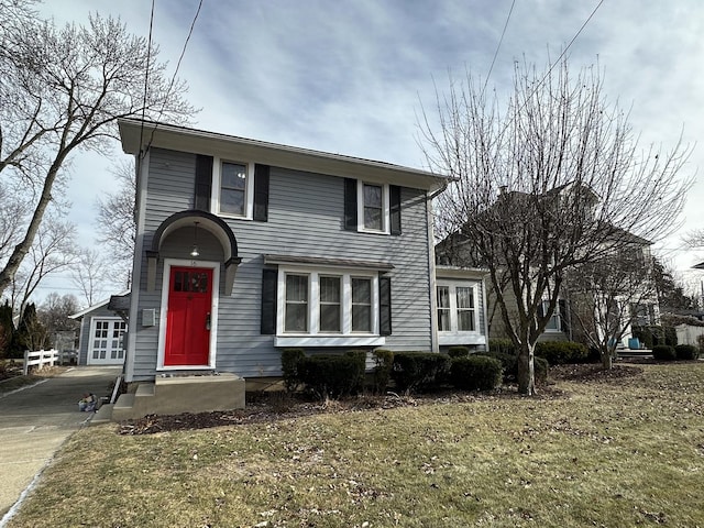 front of property with a front lawn