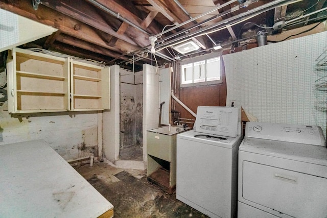 1009 Augusta Ave, Elgin, IL 60120 - clothes washing area featuring washer and dryer