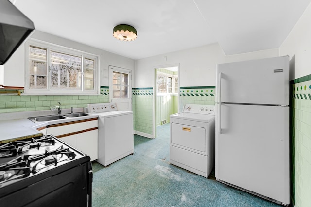 laundry area with washer / clothes dryer, tile walls, and sink