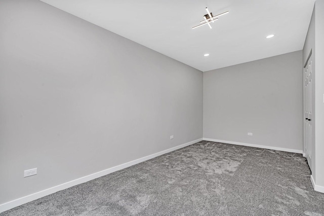 unfurnished room with carpet