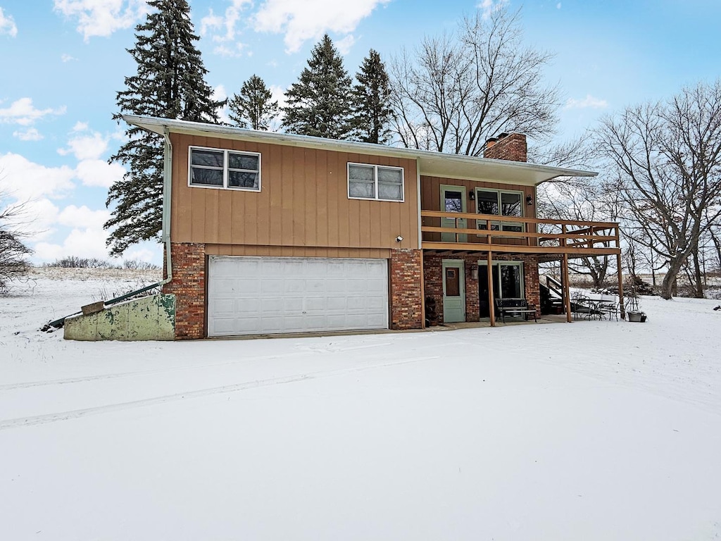 view of front facade featuring a garage