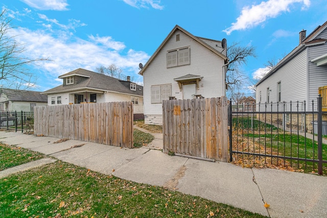 view of front of property