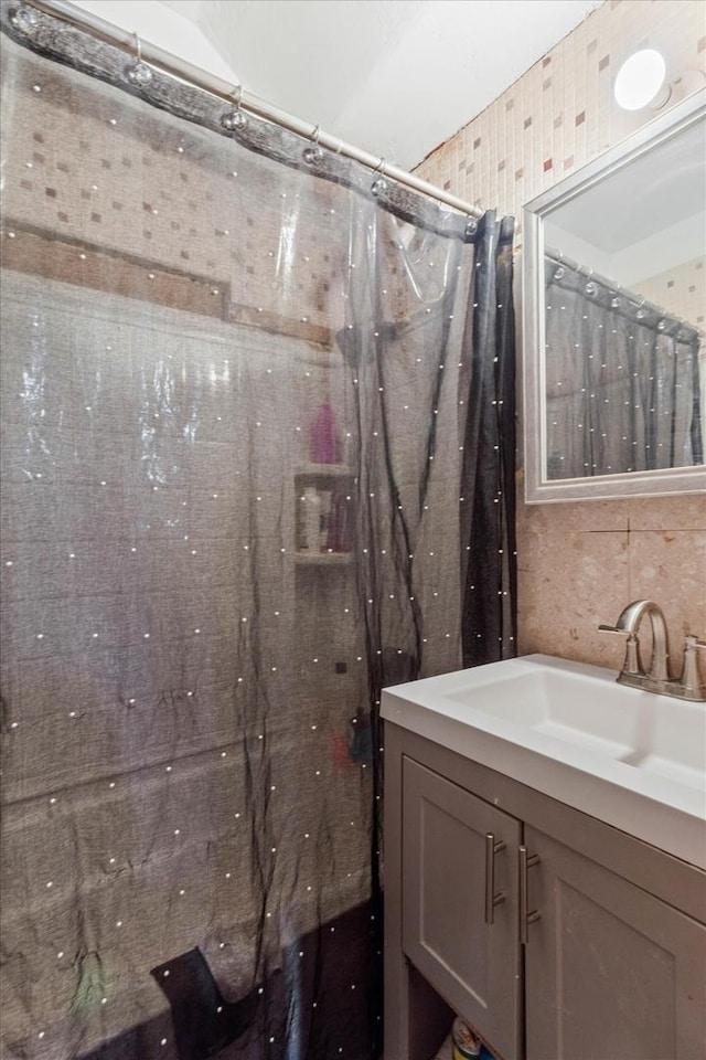 bathroom featuring decorative backsplash and sink