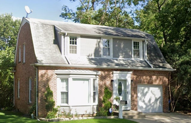 view of front of house with a front lawn and a garage