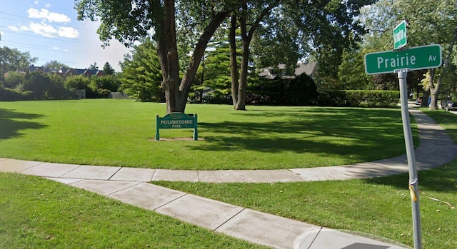 view of home's community featuring a lawn