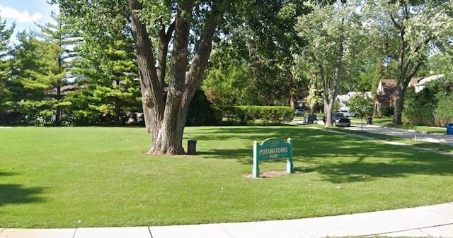 view of community featuring a lawn