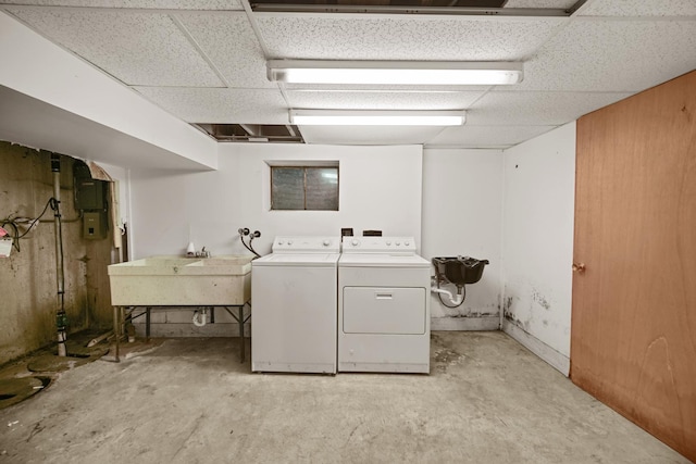 washroom with sink and independent washer and dryer