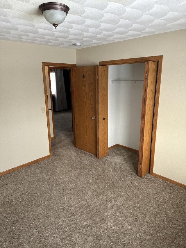 unfurnished bedroom with carpet flooring and a closet