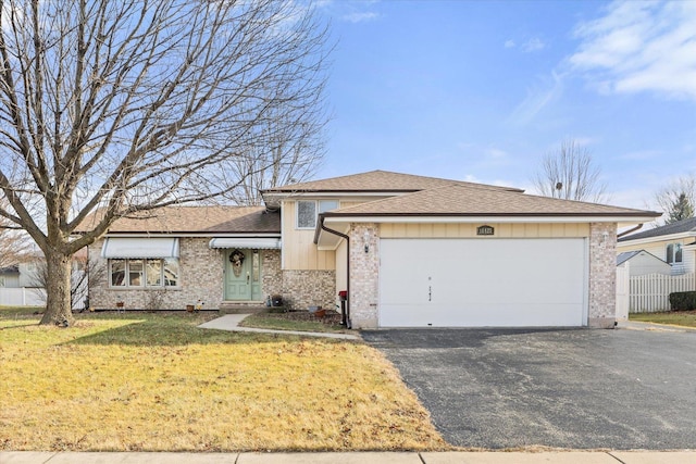 view of front facade featuring a front yard and a garage
