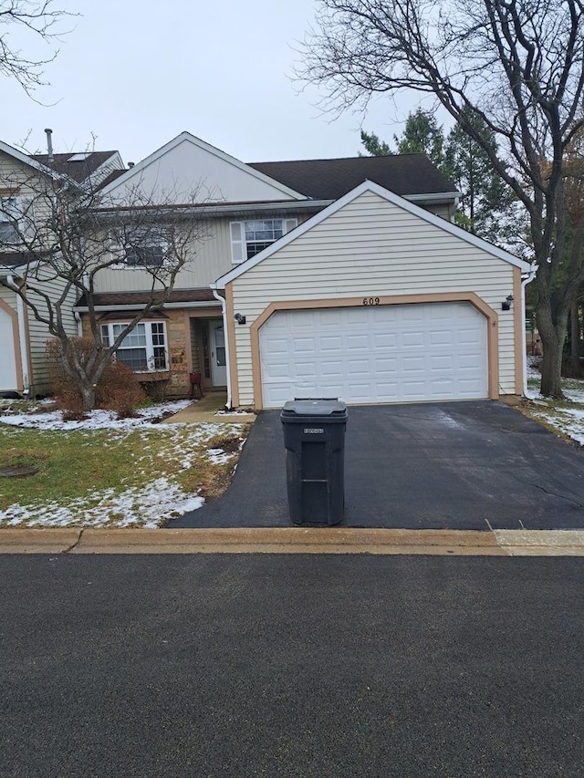 view of front property featuring a garage