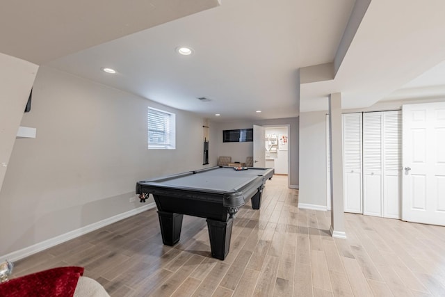 playroom featuring light hardwood / wood-style flooring and billiards