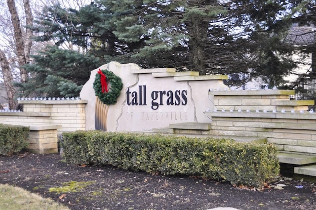 view of community / neighborhood sign