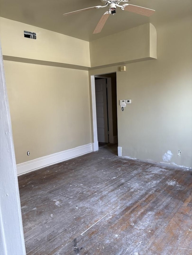 empty room featuring ceiling fan